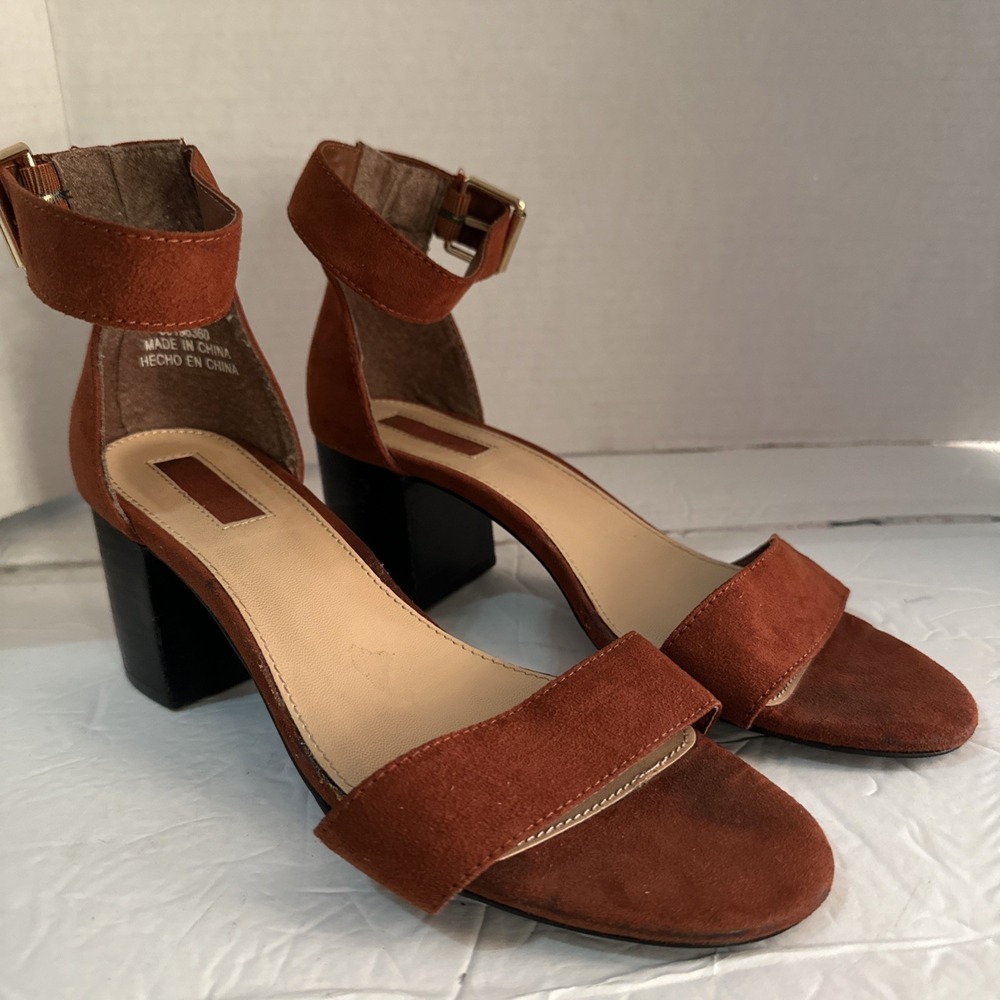 Block Heel Sandal Picante, Burnt Orange Strappy Gold Buckle Size 7.5